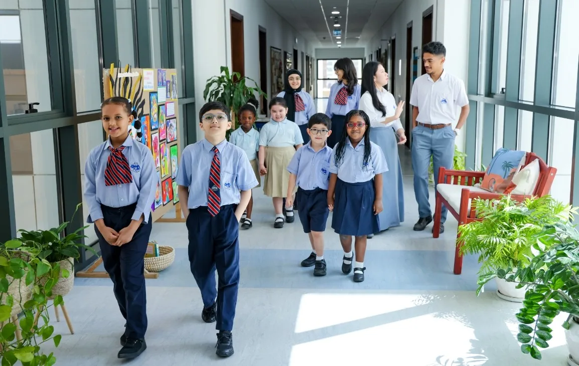 Group-of-students-walking